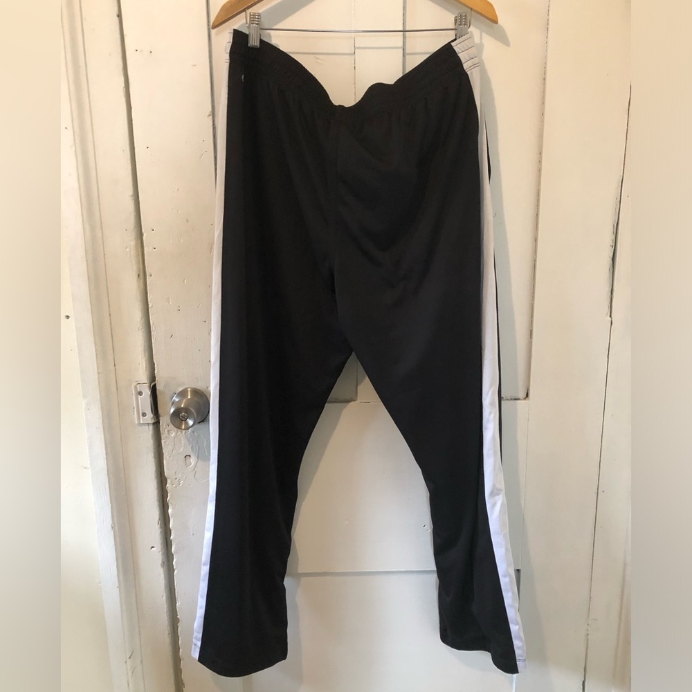 Joe Fresh men’s track pants - Picture 2 of 4